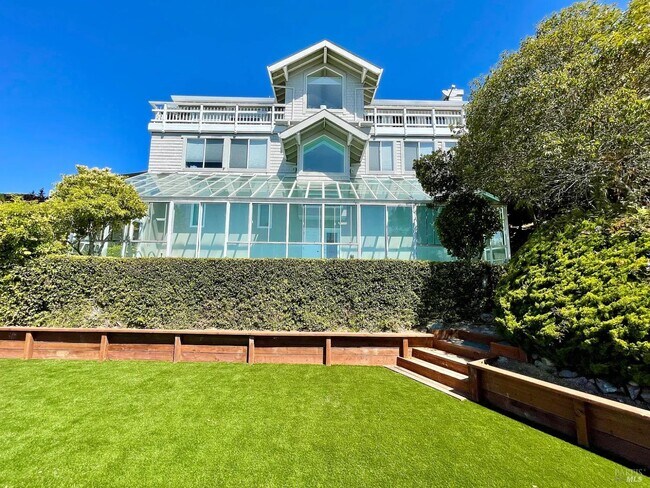 Building Photo - 67 Via Los Altos