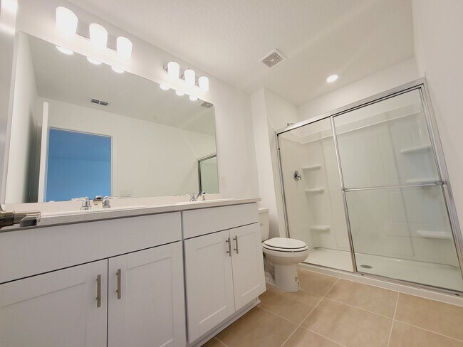 Building Photo - 3 Bedroom Townhouse  For Rent in St. Cloud, FL