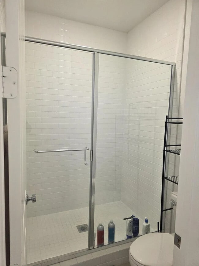 Building Photo - Bright 1-Bed Top-Floor Haven w/ In-Unit Laundry, Central AC & Attached Garage – Valencia