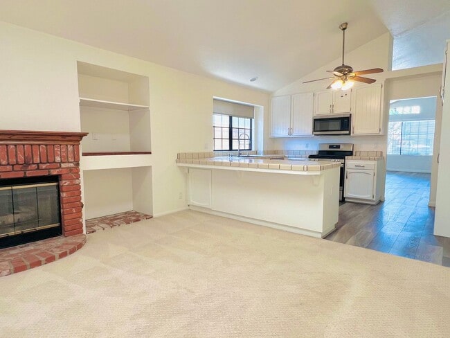 Building Photo - 4 bedroom home for lease