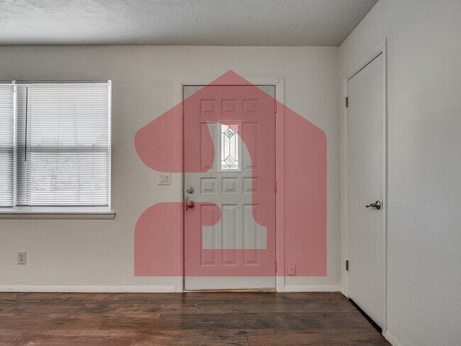 Building Photo - 224 W 5th St