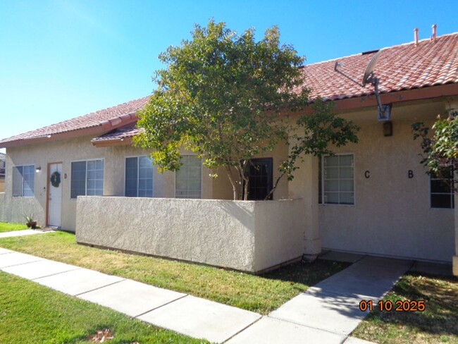 Building Photo - Brown/Gardenia