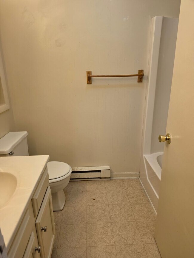 Building Photo - Charming Second-Floor Apartment in Havre de Grace!