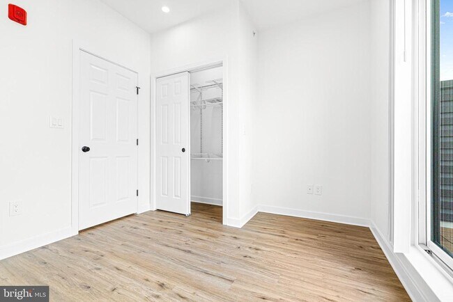 Building Photo - 2350 Moore St