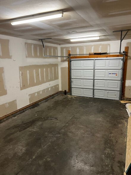 Building Photo - 307 W McNeely Ave