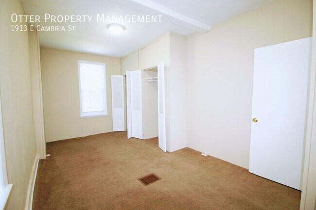 Building Photo - 1913 E Cambria St