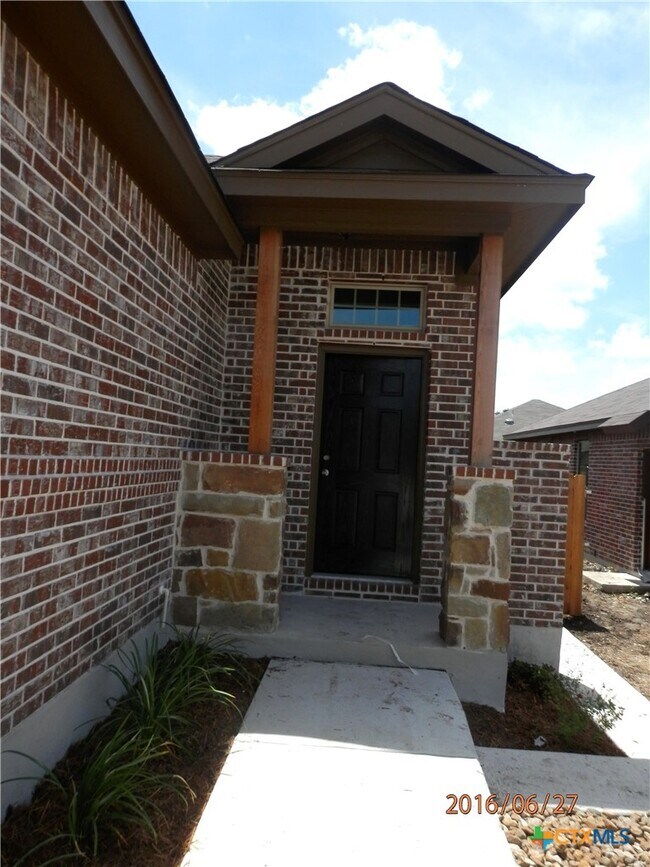 Building Photo - 514 Creekside Frst