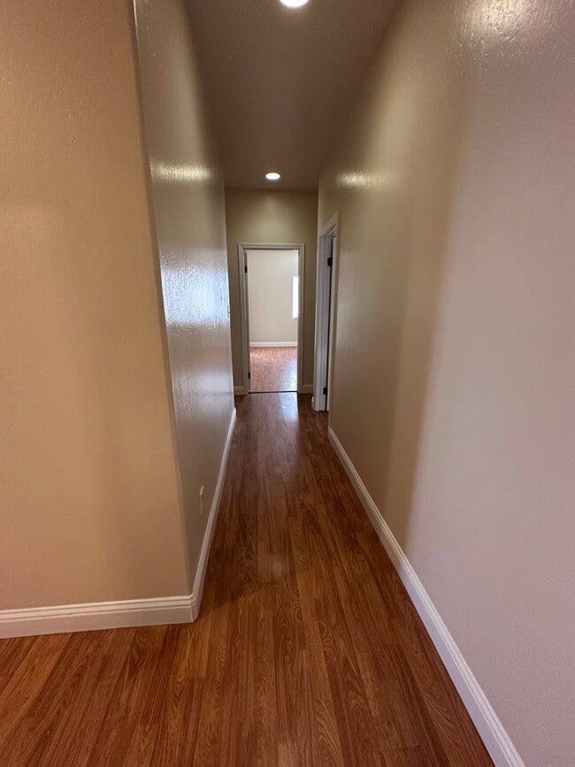 Building Photo - 615 New Zealand Dr