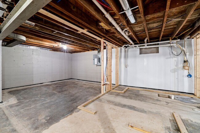 Building Photo - For Sale or Rent – Fully Renovated Stone R...