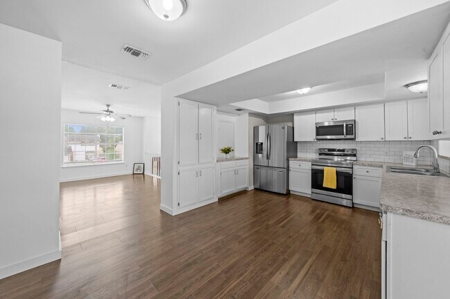 Building Photo - 16723 Running Quail Ct