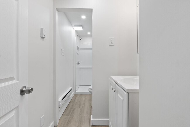 Building Photo - 20 Linden Ct