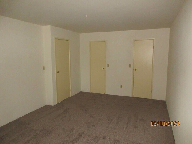 Building Photo - Upper 2 bedroom plus den in Germantown