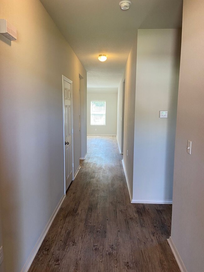 Building Photo - *Pre-leasing* Three Bedroom | Two Bathroom...