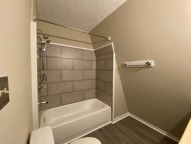 Building Photo - 110/112 Allyson Way