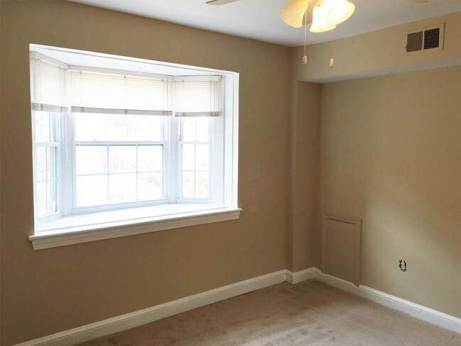 Building Photo - 2105 N Scott St