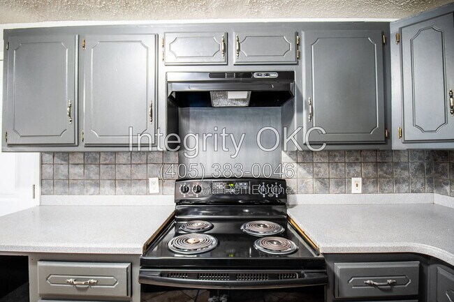 Building Photo - 4101 SE 45th St