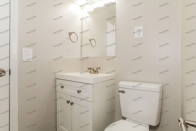 Building Photo - 2950 Aries Ct