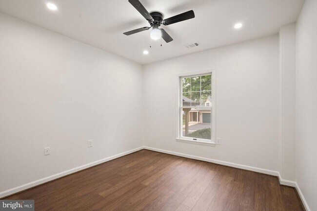 Building Photo - 7256 Glen Hollow Ct