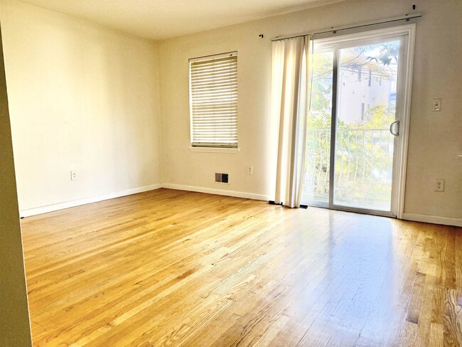 Building Photo - 207 New York Ave