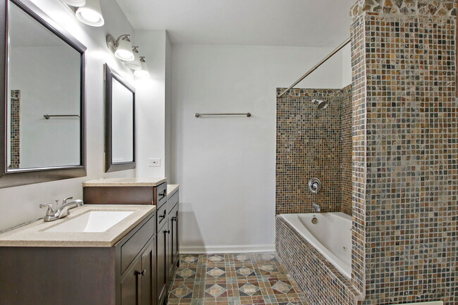 Building Photo - 4527 S St Lawrence Ave