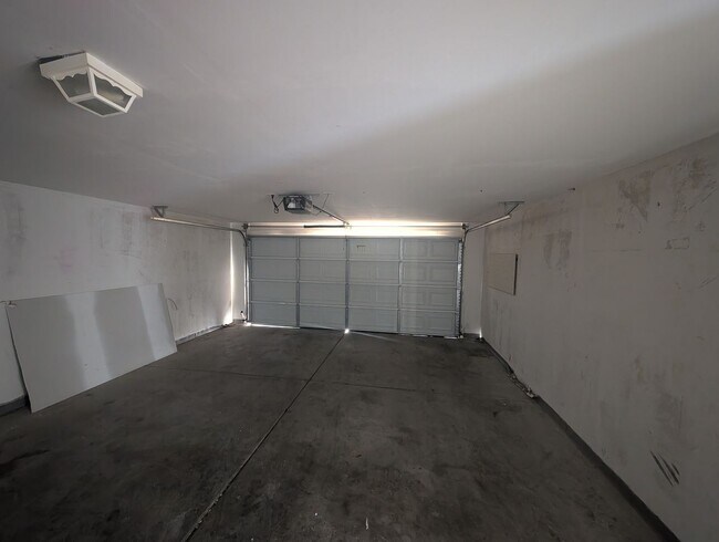 Building Photo - Great Northwest Tucson Area Location