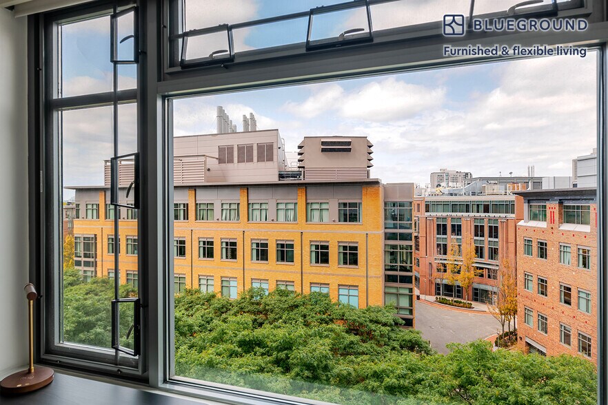 Building Photo - 100 Landsdowne St