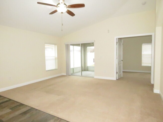 Building Photo - Three Bedrooms Plus private office.