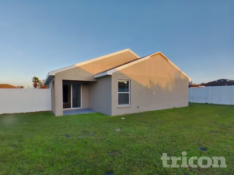 Building Photo - 2311 12th Ave E