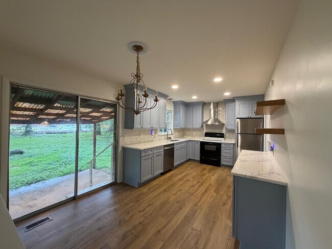 Building Photo - 120 Forrest Dr