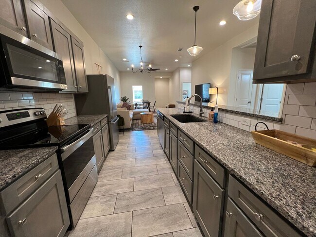 Building Photo - 2Bed/ 2Bath Available MAY- in Lubbock cooper ISD!