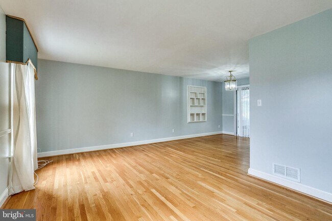 Building Photo - 5001 Ninian Ct