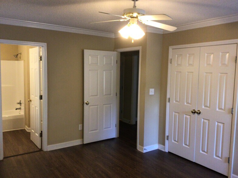 Building Photo - 1143 Sequoia Dr
