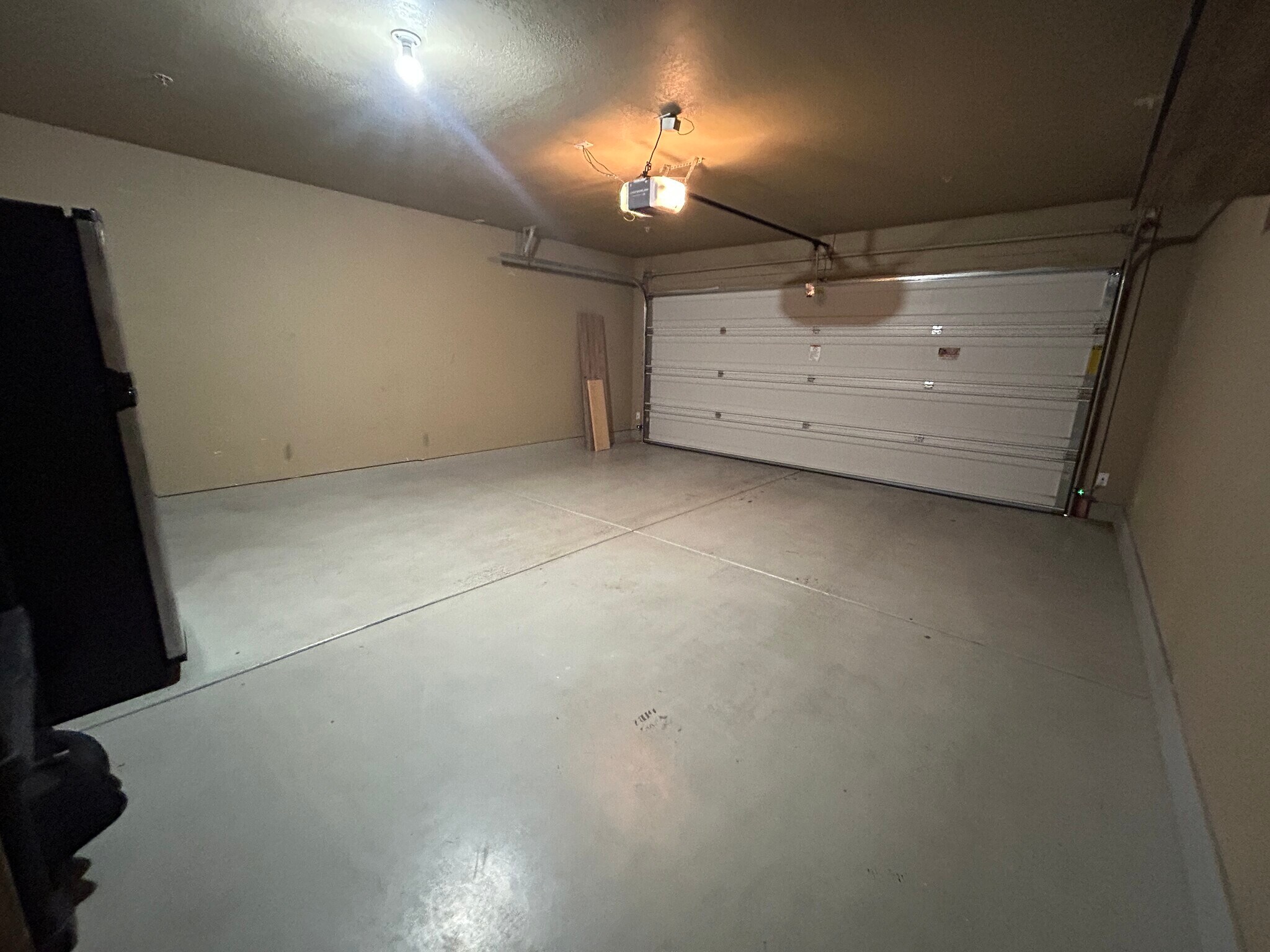 Building Photo - 8111 W Lynwood St