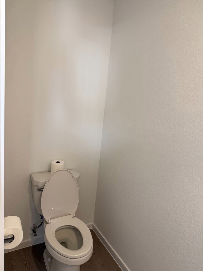 Building Photo - 25670 Roy Rogers Rd