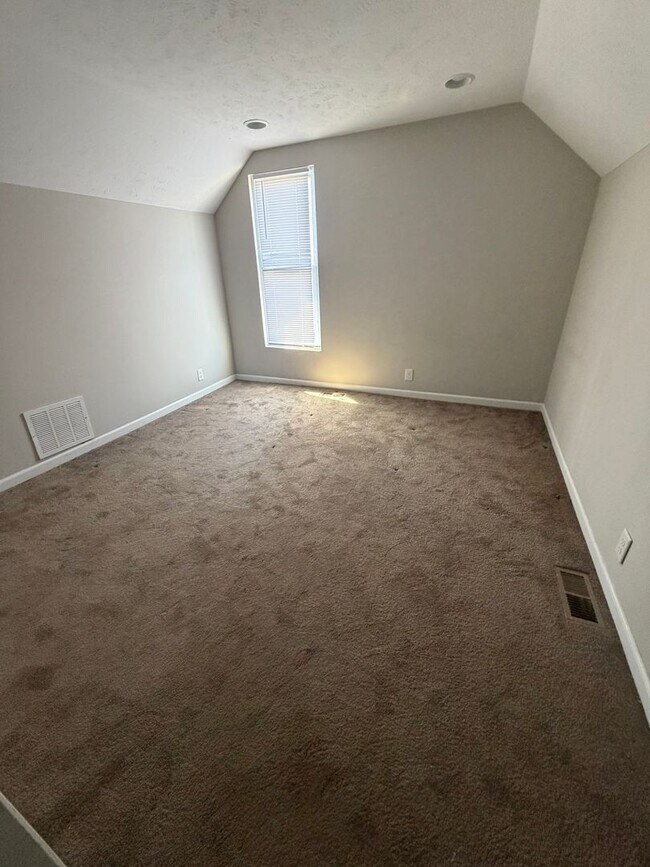 Building Photo - Spacious 4 Bedroom 2 Bathroom House on West End!