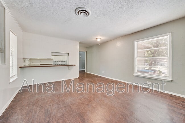 Building Photo - 2517 Weiler Blvd