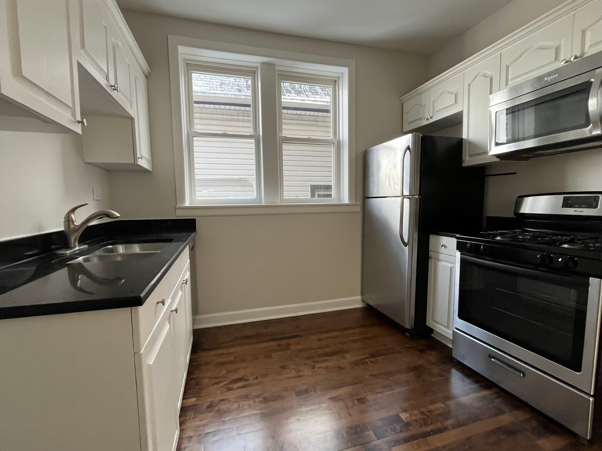 Building Photo - 2338 N Avers Ave