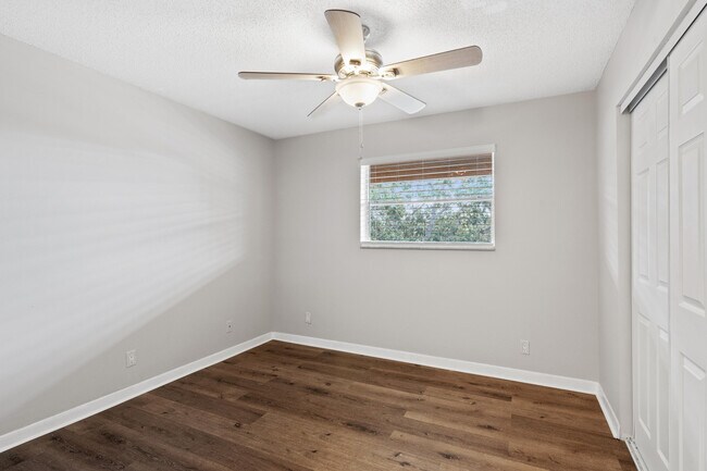 Building Photo - 2700 Coral Springs Dr