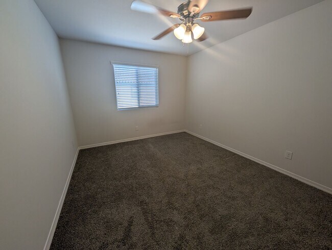 Building Photo - 3 Bedroom, 2.5 Bathroom Riverbend Home