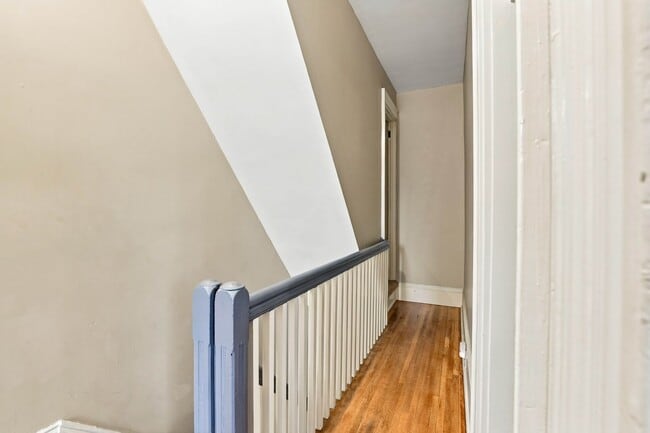 Building Photo - 129 E Clay St