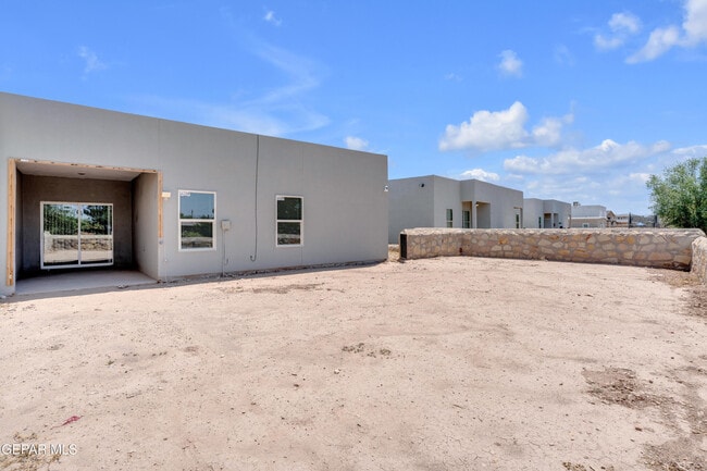 Building Photo - 815 TS Daniel Cadena Dr