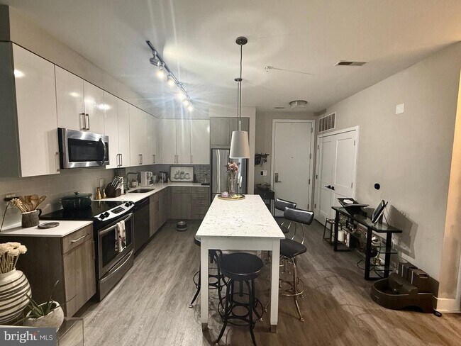 Building Photo - 145 Riverhaven Dr