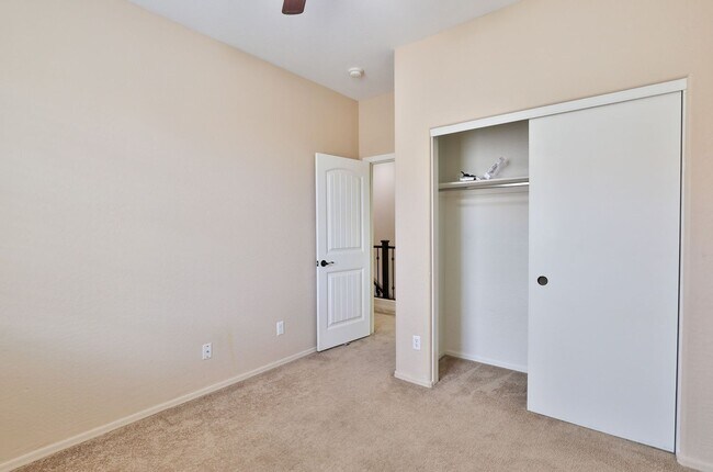 Building Photo - 3 bed/2.5 bath Condo in Gilbert’s Lofts in...