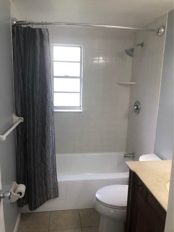 bathtub - 5208 Lloyd St