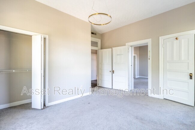 Building Photo - 602 Caswell Ave
