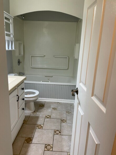 Building Photo - 1905 Tall Oaks Dr