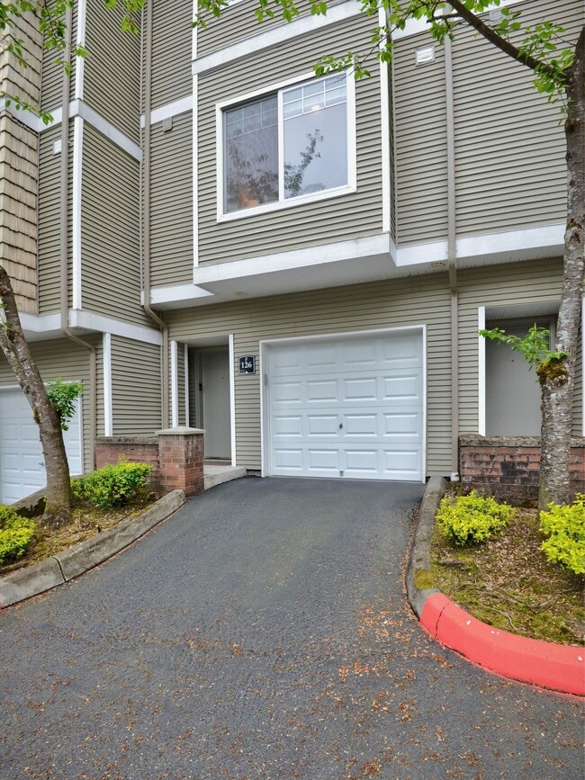 Building Photo - 18501 SE Newport Way