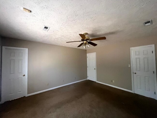 Building Photo - 2857 Chillingworth Dr