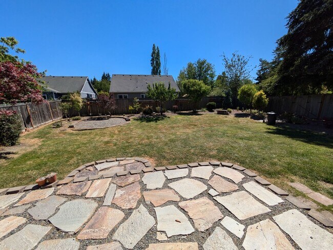 Building Photo - 404 Wallace St