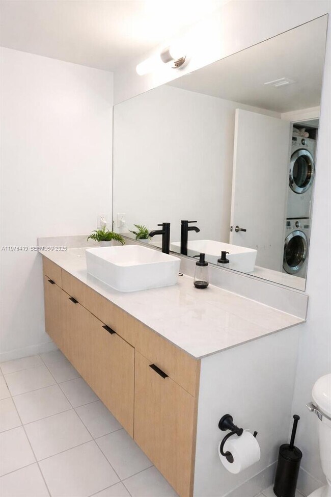 Building Photo - 1861 NW S River Dr